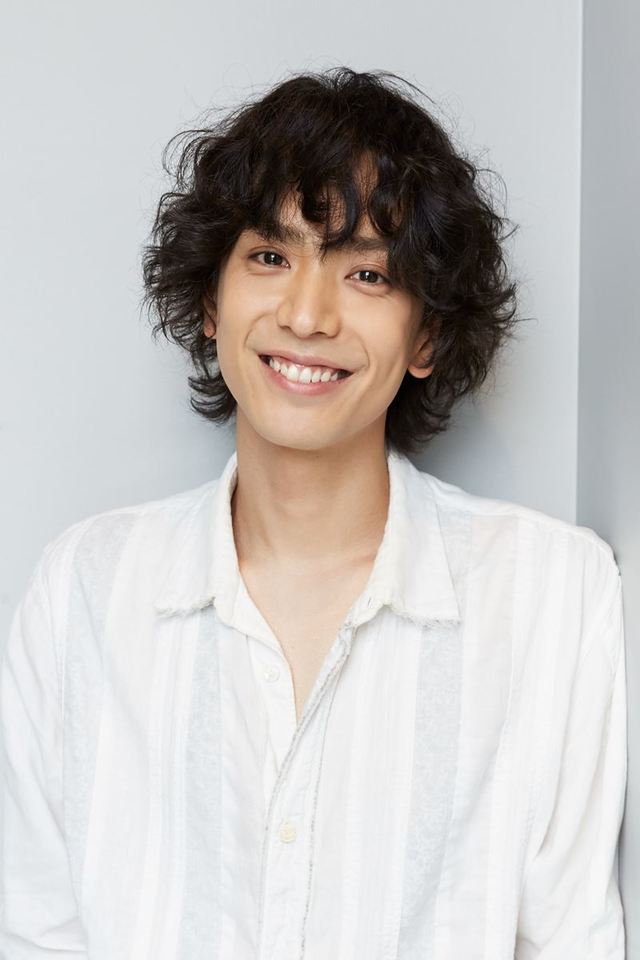 黒羽麻璃央 撮影:渡邊明音