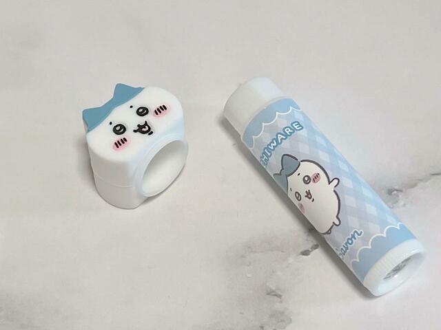 マスコットを外すとリップが登場！【ローソン×ちいかわグッズ】マスコットリップクリーム「ハチワレ」