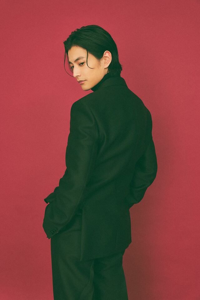 渡邊圭祐  撮影：友野雄