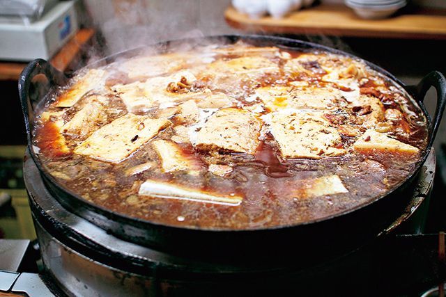 焼きとんの名店／【池袋】千登利　牛肉豆腐 590円