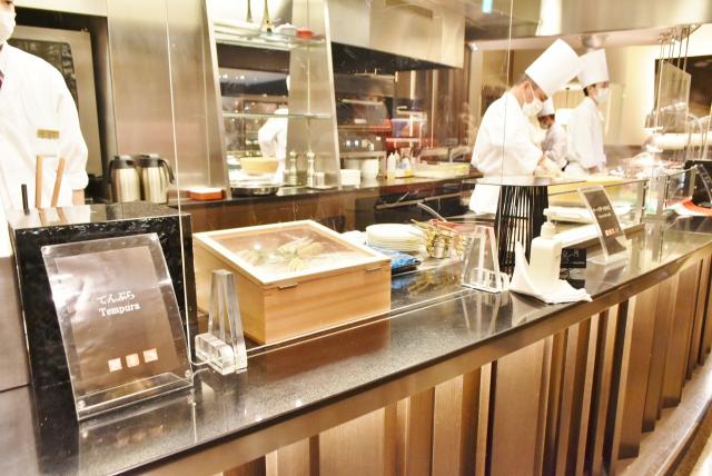 ライブキッチンでは作り立てを提供