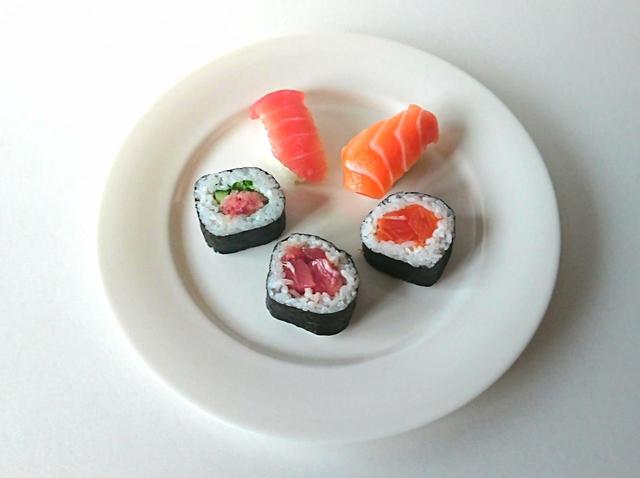 【カークランドシグネチャー　まぐろ3種とサーモン寿司　18貫　1680円】どれもネタが大きく、食べ応えあり！