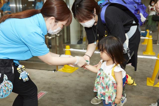 来場者の検温や消毒を徹底しています。