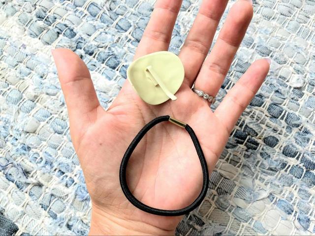 【ダイソー×minaコラボ　ヘアーカフ（No.31）】ゴムとチャームが分裂している