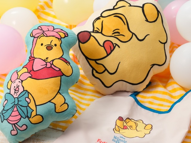 ダイカットクッション 3,080円｜「くまのプーさん」FUNNY & HUNNY OH MY CAFE