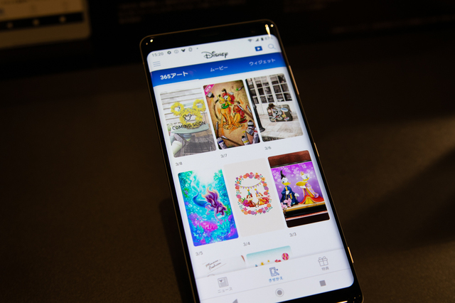 「Disney DX」でもらえる壁紙は毎日更新。右下3月3日はひな祭り。
