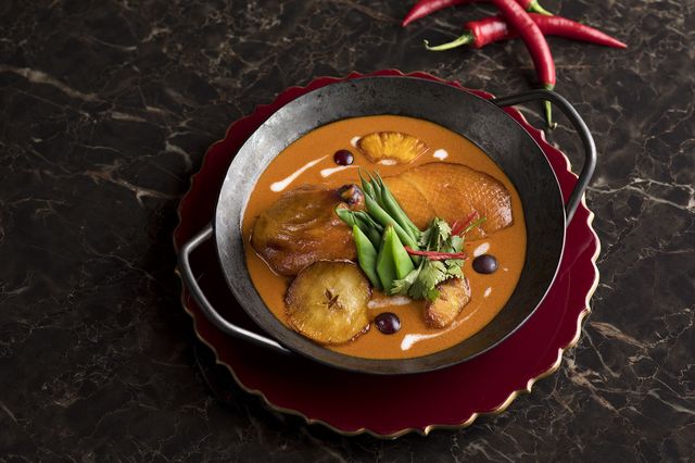 バーベキューダックのロースト レッドカレーソース