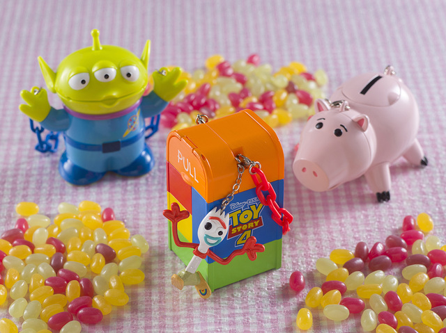 グミキャンディー、ミニスナックケース付き 各¥850