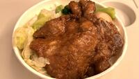 【台湾食べ歩きの旅 #5 】台北駅で買った台鉄弁当。主菜が骨付き豚肉の排骨飯は80元