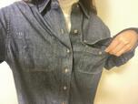 【UNIQLO デニムシャツワンピース】胸ポケットは一つフェイクになっていて、遊び心があります♪