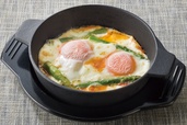 アスパラとモッツァレラ焼きwith目玉