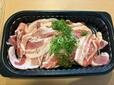 【ロピア サムギョプサル（豚バラ）スペイン産】スライスが厚すぎず薄すぎず、焼き加減の調整がしやすい厚みです！脂の白さと赤身の鮮やかさがくっきりしていて、見ているだけで焼き上がりを想像してワクワクします♪