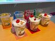 （前）「どうぶつさんの夢⾊ひんやりシェイク」、（後）「シュワっと夏のおもいでソーダココ」各800円