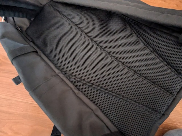 【無印良品 肩の負担を軽くする 撥水上から開くリュックサック】特許を取得したショルダーパッドが特に凄いリュックです