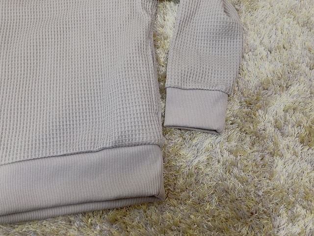 【ワークマン レディースウォームワッフルクルーネック】表はワッフル地でさらさら、裏は起毛で暖かい