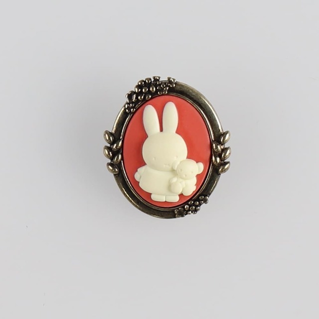 【フラワーミッフィー】「Flower Miffy カメオ風ブローチ」ミッフィーとくま　3,190円／W33×H39×D4mm