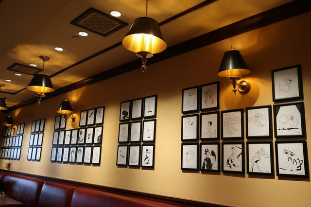 レストラン　Mickey & Pals Market Café　店内