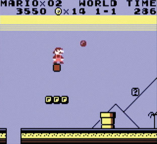 スーパーマリオランド／フラワーを取ると、スーパーボールを投げる「スーパーボールマリオ」に変身。スーパーボールは、地面や壁に当たると斜めに跳ね返る。