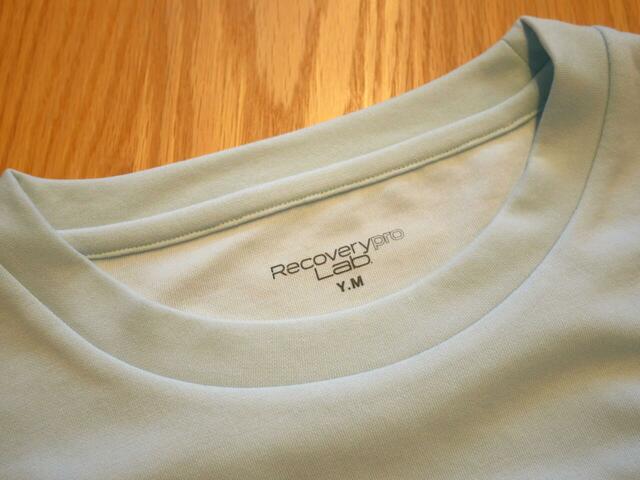 【Recoverypro Lab. 疲労回復ウェア SNOOPY】首元にタグはないのでチクチクしません◎