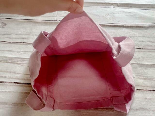 内側にポケットはないシンプルな作り【ZARA(ザラ)】ウォールペーパー テキスト トートバッグ:1,690円(税込)