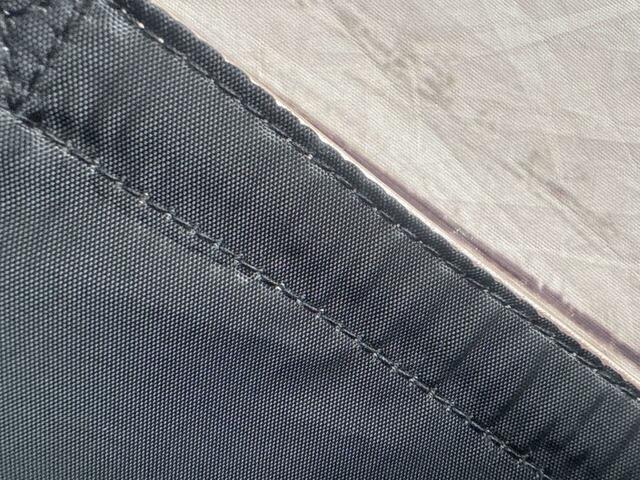 裏地付きでしっかりとした作りがうれしい