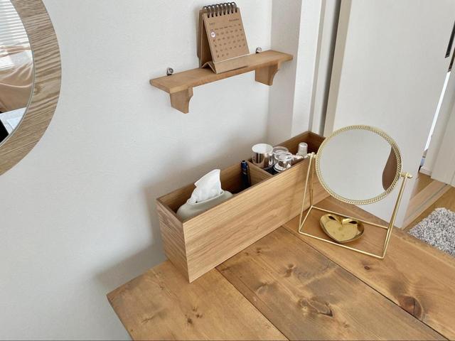 【ニトリ　スリッパラック ナチュラルウッド】デスク周りで活用。小物も入る絶妙なサイズ感