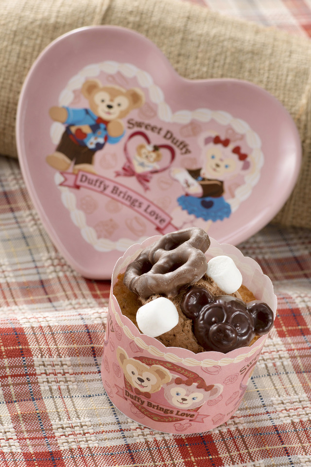 ヘーゼルナッツケーキ、スーベニアプレート付き ¥880 ※シェリーメイたちがダッフィーのおみやげのレシピでつくったスウィーツ【販売店舗】ケープコッド・クックオフ｜TDS「スウィート・ダッフィー」2016