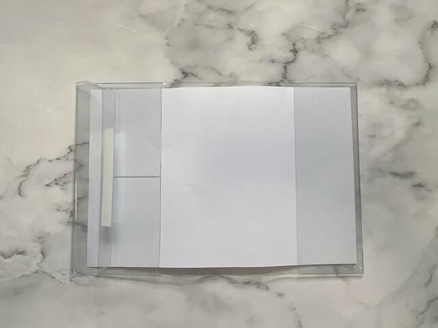 クリアブックカバーの中に挟むだけ！