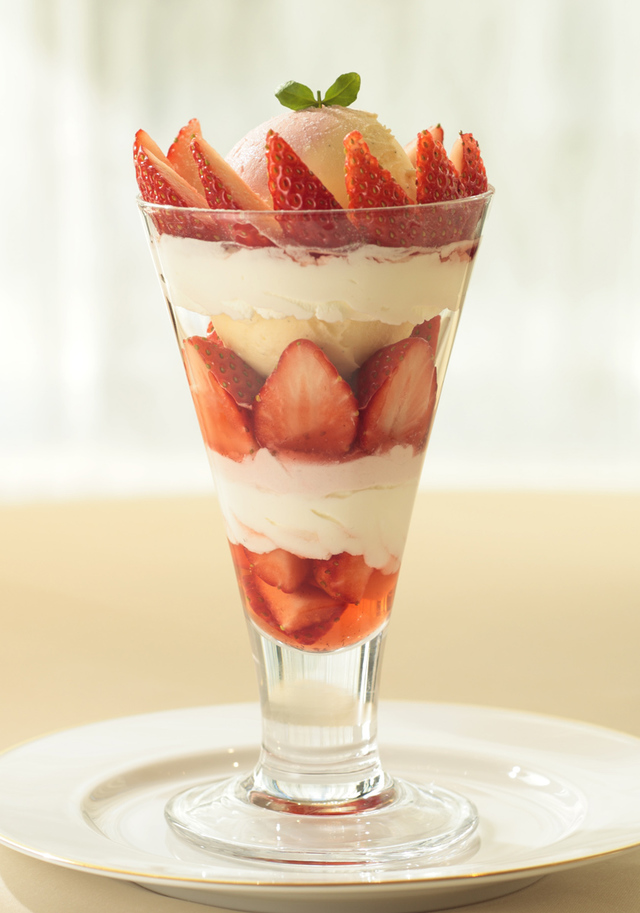ストロベリーパフェ