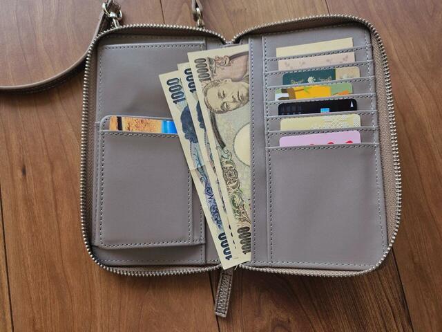 【BAYFLOW 多機能キースターミニウォレットショルダー2】一般的な長財布と同じくらいしっかり収納力があります♪