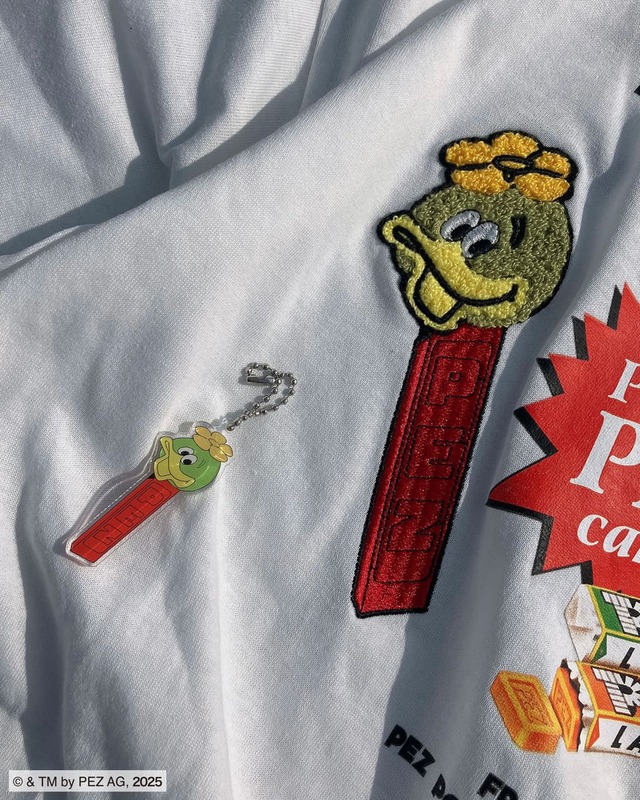 【AS KNOW AS plus×PEZ】ふわふわ刺繍とお揃いのアクキーもセットです