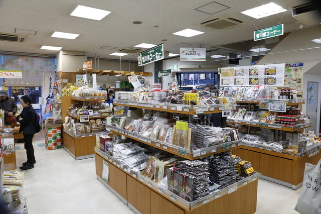香川・愛媛せとうち旬彩館（１F特産物広場）
