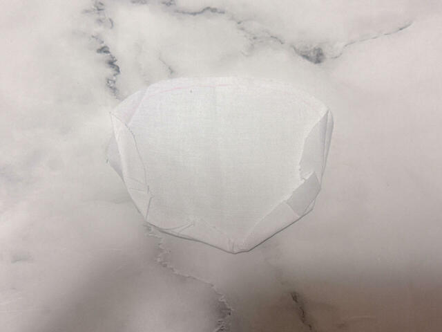 内布も同様の手順で縫います。縫い終えたらアイロンで縫い代を割ります