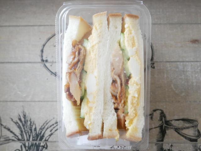 定番のサンドイッチからはこちらをおすすめ【たまご照り焼きチキンサンド　税込235円】