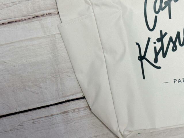 両サイドに深さがあるポケット付き