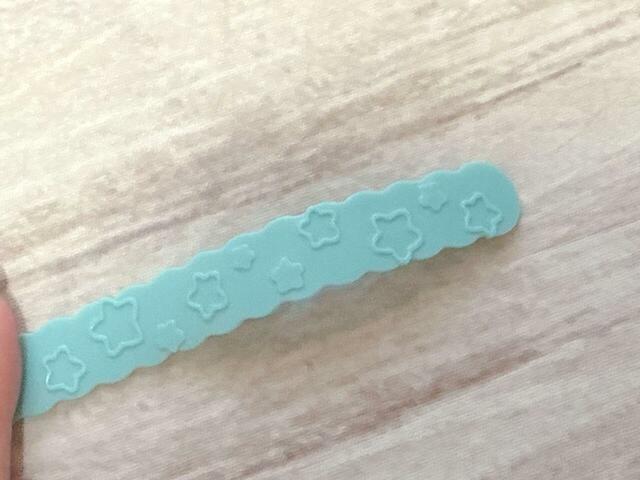 【キャラぱふぇ特大号付録 ちいかわうでどけい】ベルトは(約)長さ21×幅1.5cm。星のエンボス模様がキュート!