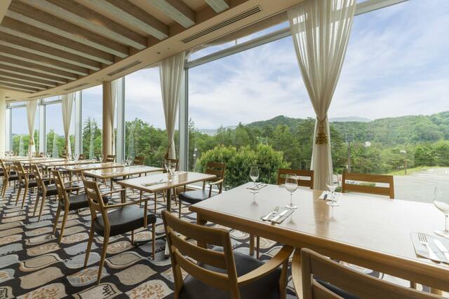 「ロジェール店内」【【2日間限定】苺×チョコレートが主役の“バレンタイン限定スイーツブッフェ”が「ホテルアソシア高山リゾート」で開催されます！】