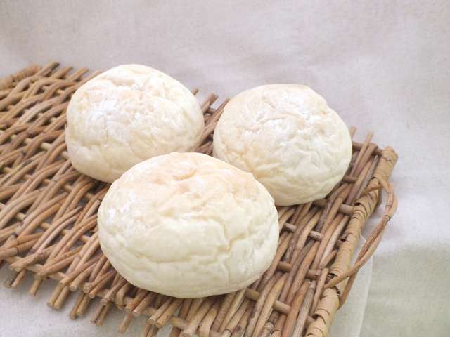 成城石井自家製　湯種のもっちり白パン（3個入り）319円