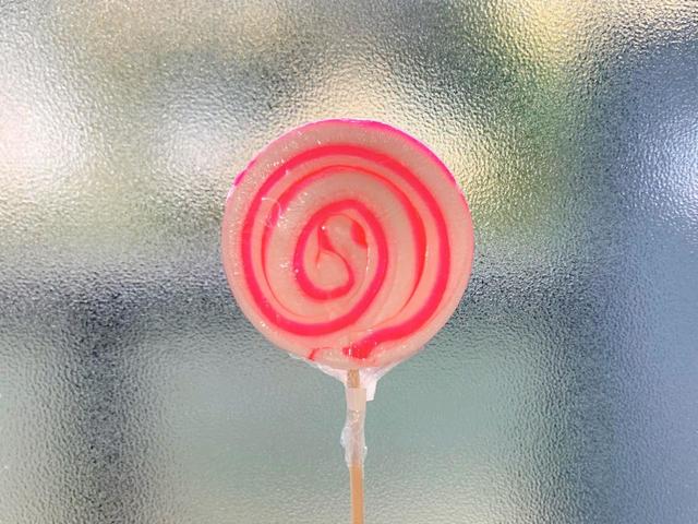 【お菓子ドンキ】「ぺろぺろキャンディー大」赤とピンク、白の色合いがかわいい♪