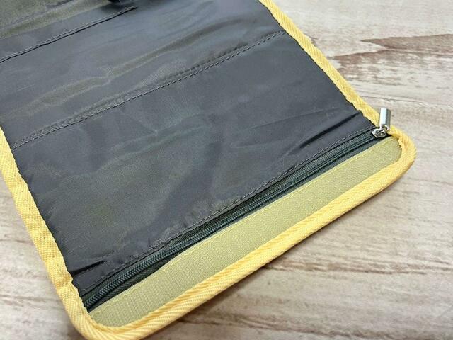 ファスナー付きのポケット【sweet（スウィート）2023年11月号増刊付録：PEANUTS（ピーナッツ）チャーリー・ブラウンの三つ折りポーチ】