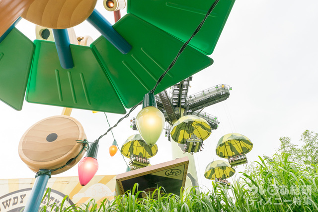 トイ・ストーリーランド「トイ・ソルジャー・パラシュート・ドロップ」｜香港ディズニーランド・リゾート