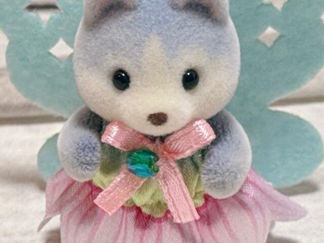 【シルバニアファミリー 限定付録】首元のリボンもキュート!中央にはビーズの飾り付きです