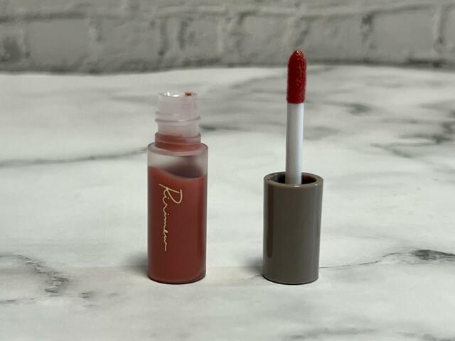 『ar（アール）4月号：付録はRirimew（リリミュウ）のリップ』グァバというカラー名の通り、かわいいオレンジピンクです