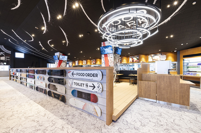 「フードパークピステ」【グランスノー奥伊吹 食事無料で8時間何度でも食べ放題】