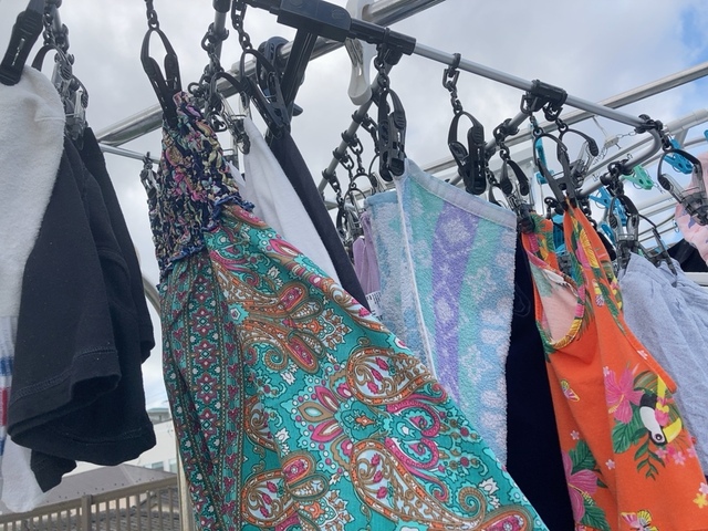 【ニトリ 洗濯らくらく 多機能 角ハンガー】ピンチはたっぷり52個。子供服や靴下、タオルなど家族みんなの洗濯物をたくさん干せます