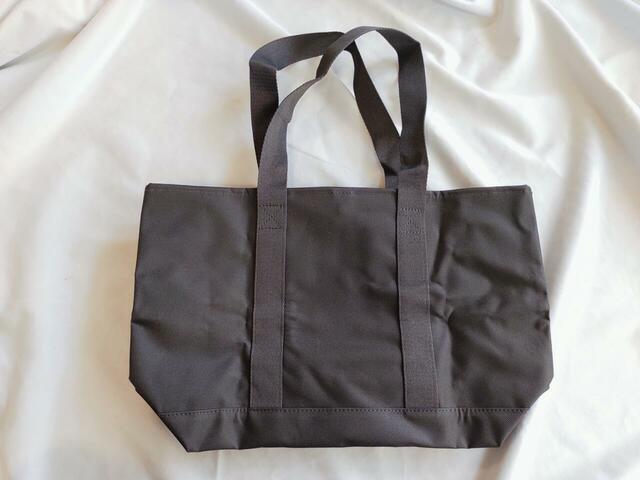 裏側はシンプルなデザイン