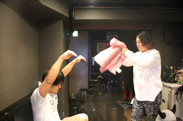 熱波師の勝俣選手による熱波の再現。