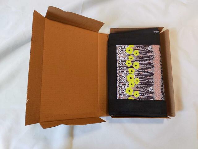 鮮やかな花柄がキュート【リンネル 2023年8月号】付録「マーブルシュッド × kazumiさん」コラボのトートバッグ：価格1240円（税込）