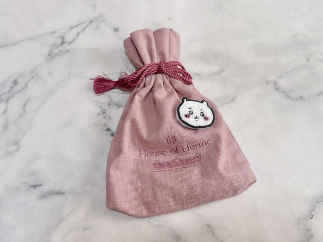 いつも使っている巾着につけてみました。キラキラ感がかわいい！