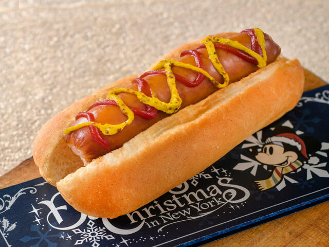ホットドッグ 500円｜東京ディズニーリゾート「ディズニー・クリスマス」スペシャルメニュー｜販売店舗：東京ディズニーシー「デランシー・ケータリング」